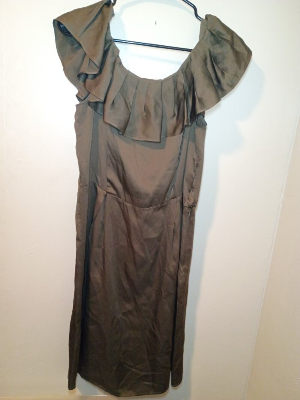 Banana Republic Olive Green Pleat Ruffle Neckline 100% Silk Dress Size 12 Career